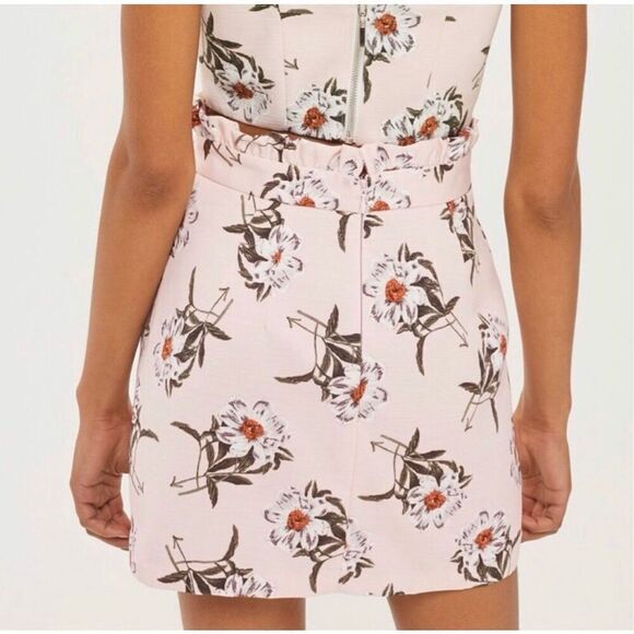 ✨TOPSHOP Daisy Print Mini Sz 12 Skirt✨ - Picture 2 of 11